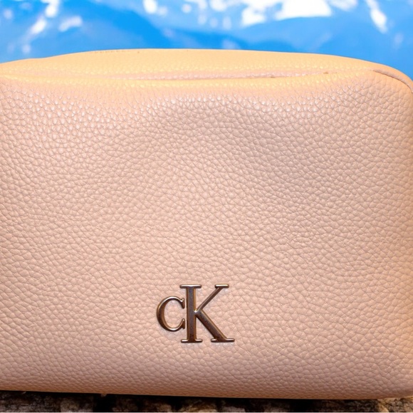 Calvin Klein Archive Hardware Camera Bag in Hushed Pink - NWT - Picture 4 of 7